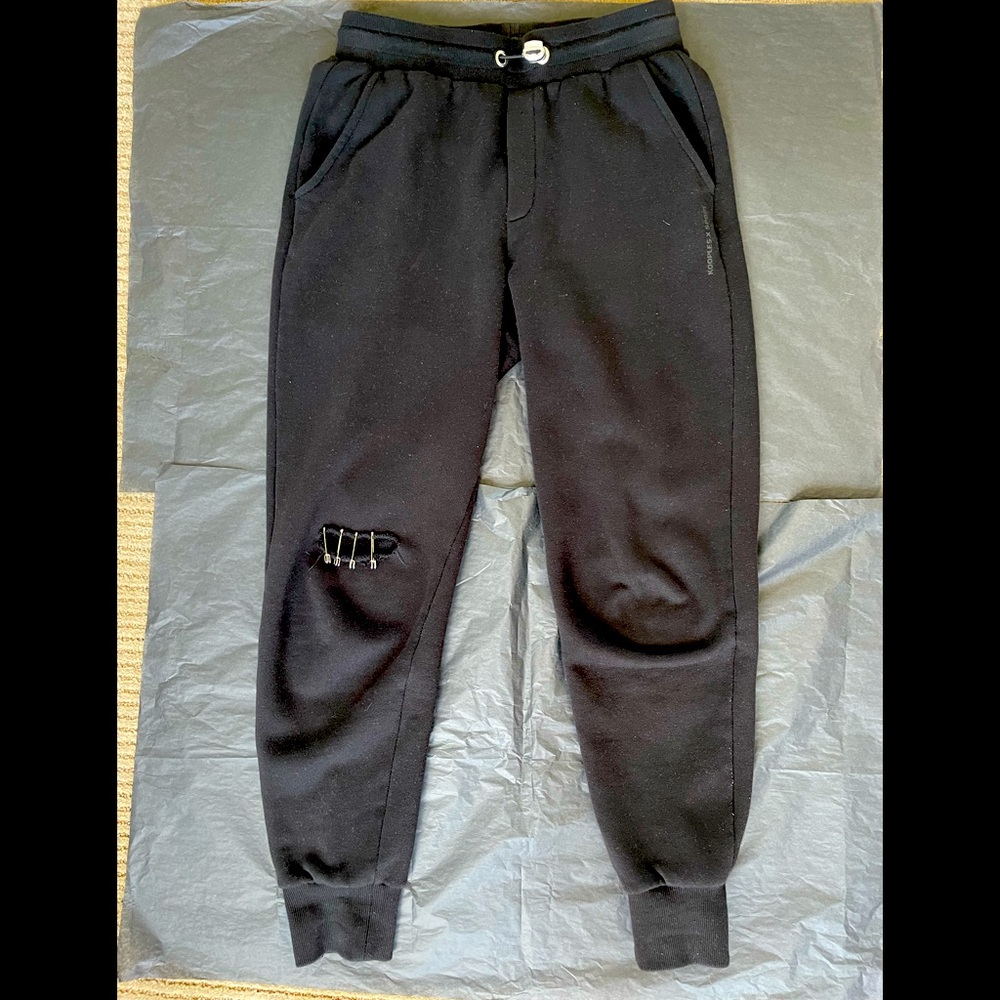 THE KOOPLES SPORT
Black Joggers With Pins